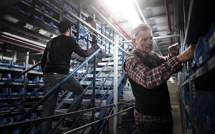 Stage Sistema de entreplantas con estanterías de cargas pequeñas