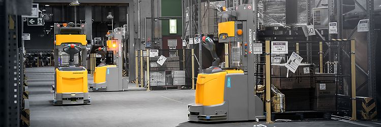 Żółty wózek widłowy automatyczny AGV - jungheinrich.pl