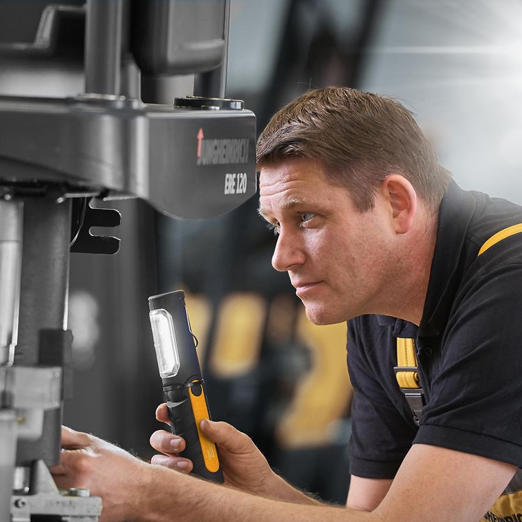 Ремонт погрузчиков, тягачей, штабелеров, тележек и другой складской техники