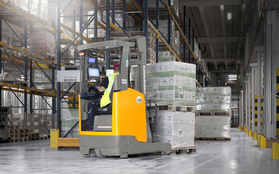 Jungheinrich skjutstativtruck ETV på Werner & Mertz lager i Tyskland.