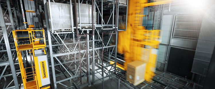 Stage เครนยกแนวตั้ง