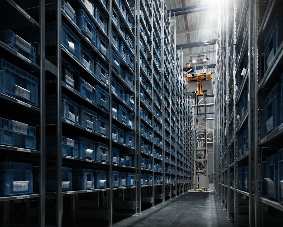 Stage รถกระเช้าเคลื่อนย้ายสินค้าแนวตั้ง