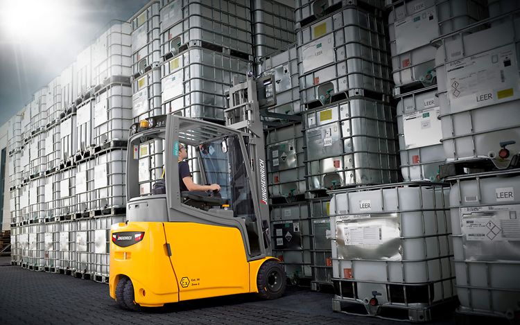 Jungheinrich v praxi - chemický a farmaceutický průmysl