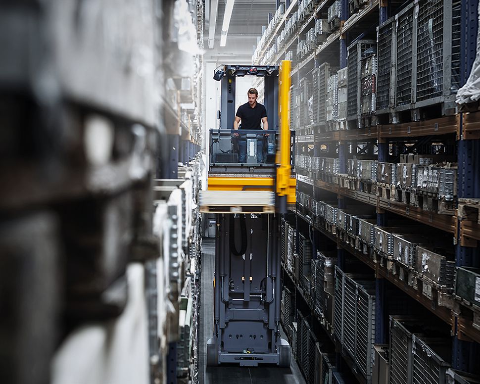 Very narrow aisle truck; VNA forklift