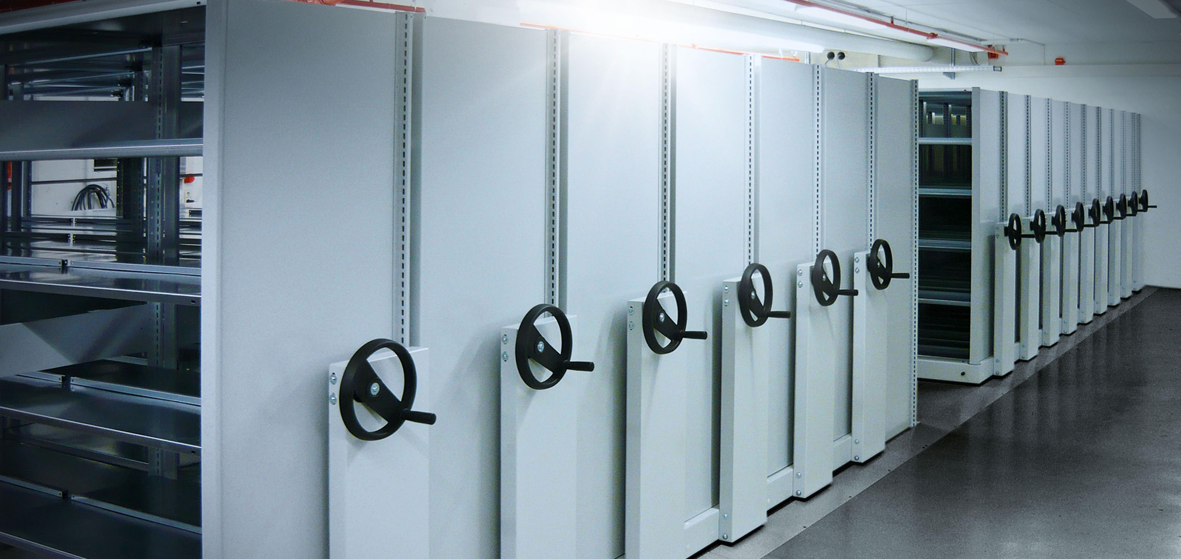 Mobile shelving system