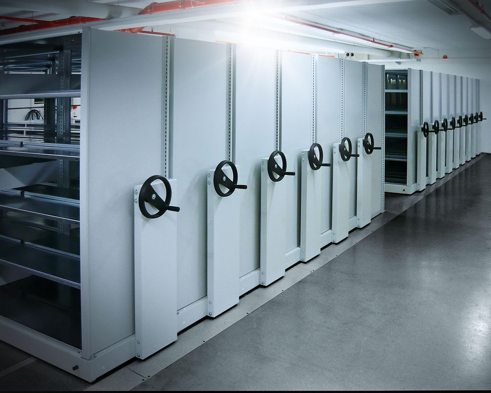 Mobile shelving system