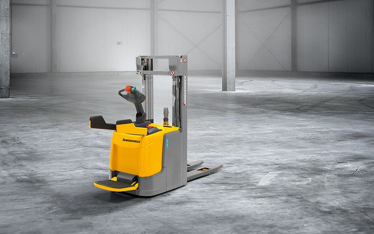 ride-on-electric-stacker_ERC