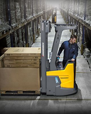 Electric pallet stacker Stand-on