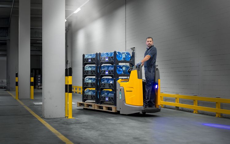 Meerij palletwagen in een magazijn