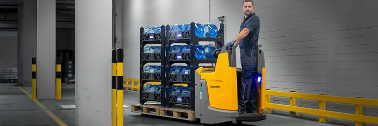 Meerij palletwagen in een magazijn