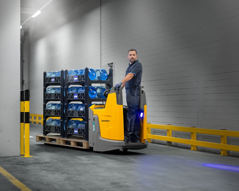 Meerij palletwagen in een magazijn