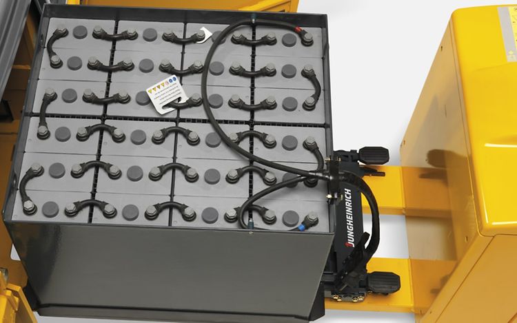 Kennisbank Jungheinrich veilig een heftruck accu wisselen