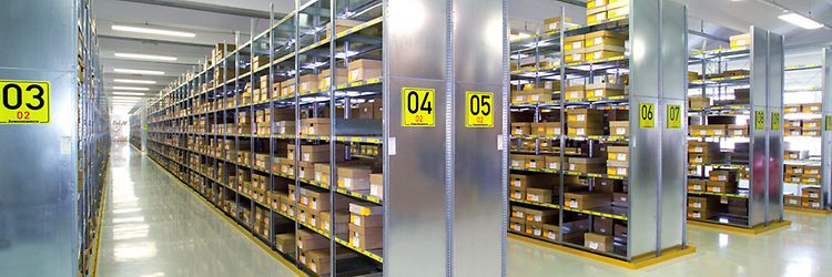 Półkowe regały magazynowe z metalu – jungheinrich.pl