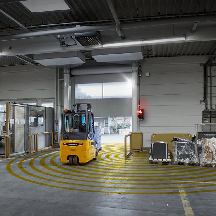 zoneCONTROL verhoogt veiligheid en efficiency Jungheinrich