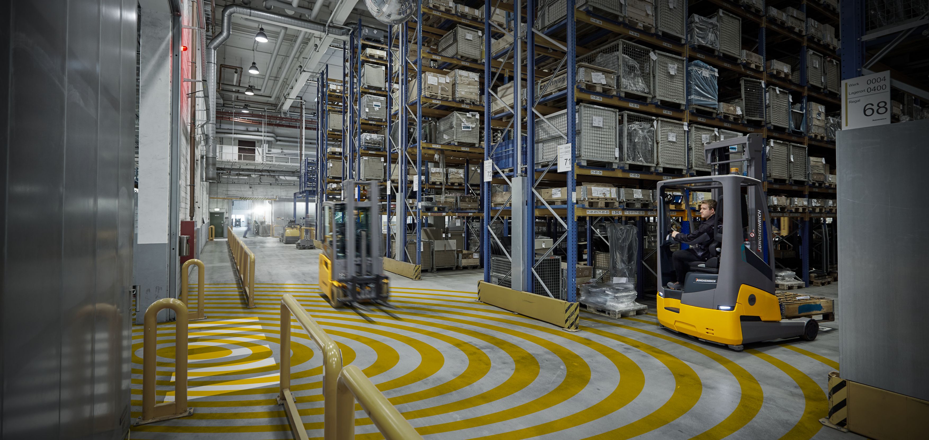 Aposta segura com os novos sistemas de assistência Jungheinrich