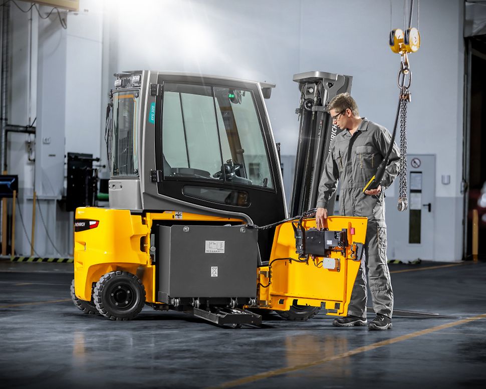 Stage electric forklift battery