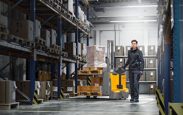 Stage Short distance stackers