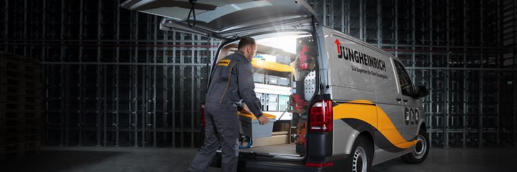 De servicewagens onze techniekers zijn ingericht met alle benodigde gereedschap