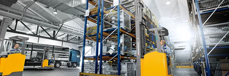 Wózki widłowe wysokiego składowania Jungheinrich – łatwe manewrowanie pomiędzy regałami