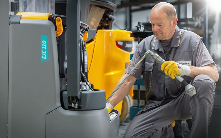 Oil service Forklift service