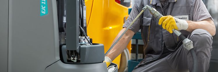 Oil service Forklift service