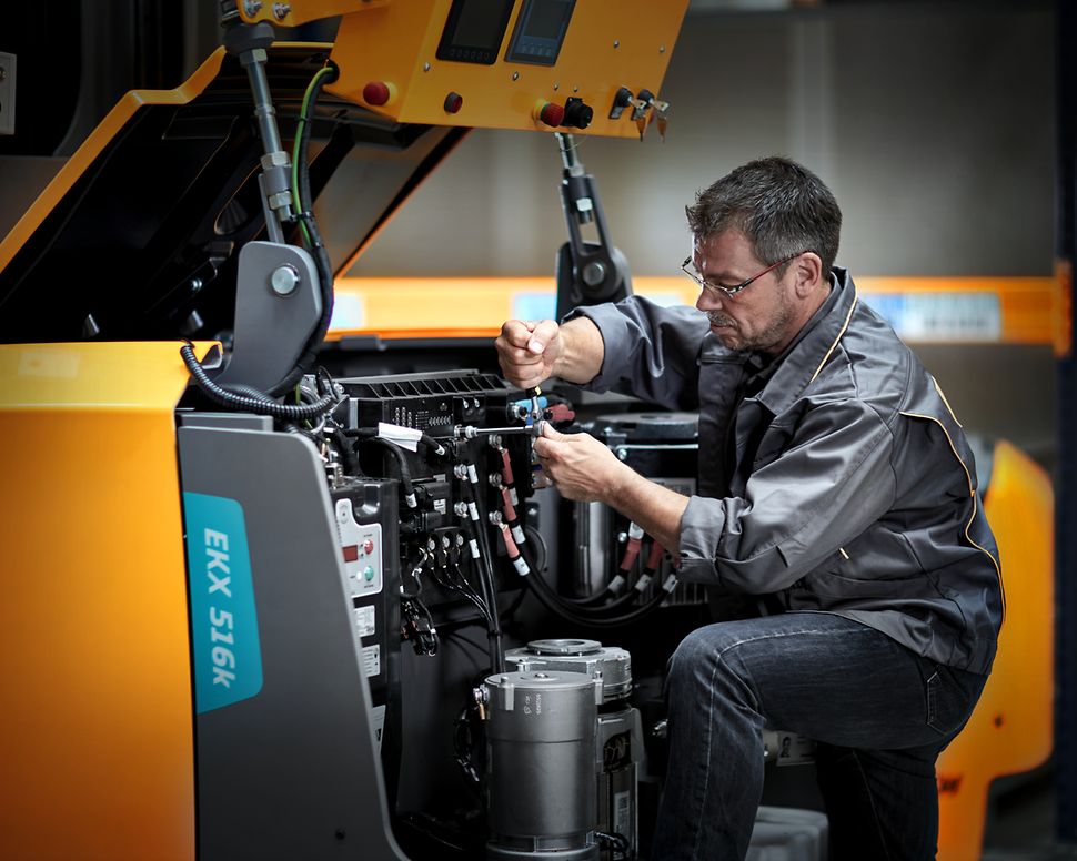 Stage Forklift Service