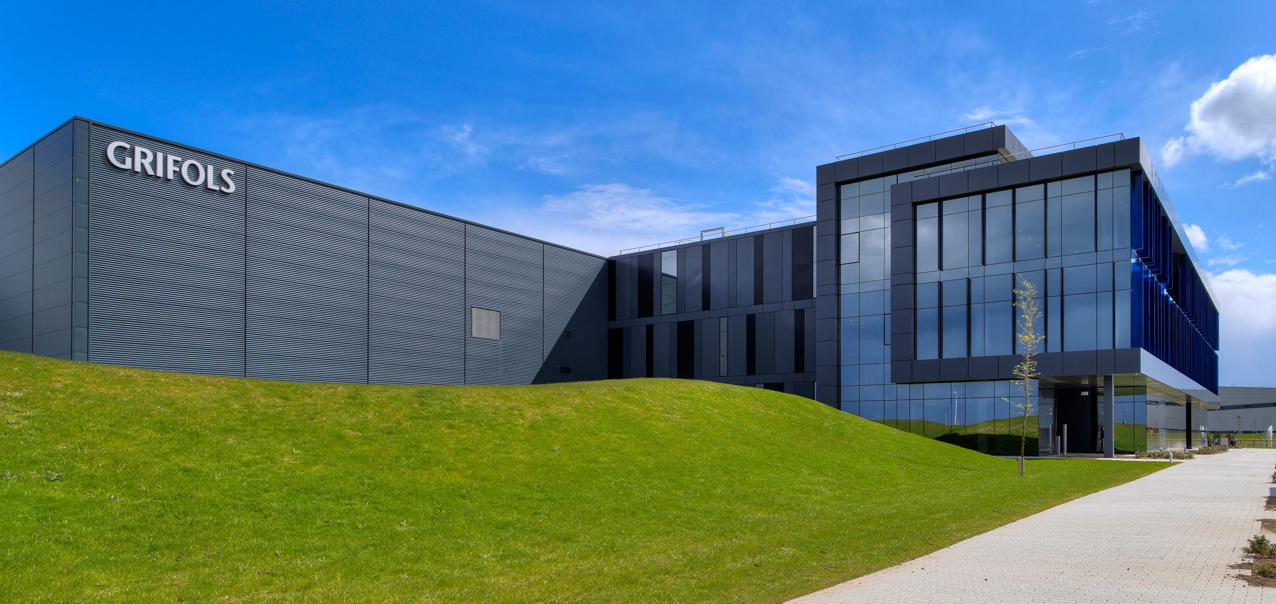 Two hightech warehouses for healthcare giant Grifols.