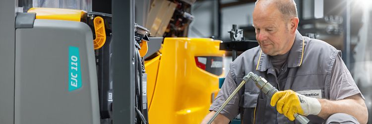 Oil service Forklift service