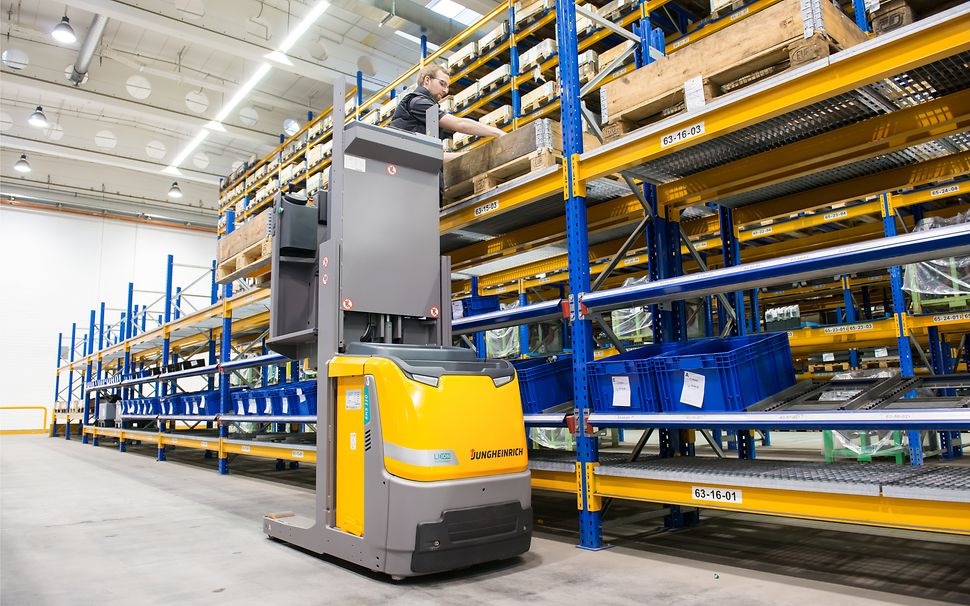 Vertical orderpicker