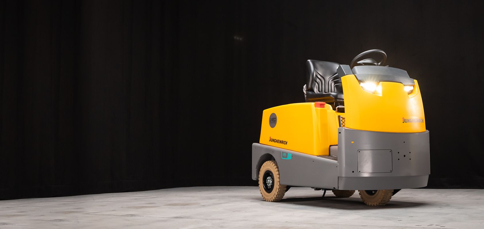 Electric siton tow tractor EZS 5705100