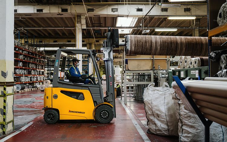 Li-Ion vozíky v Associated Weavers