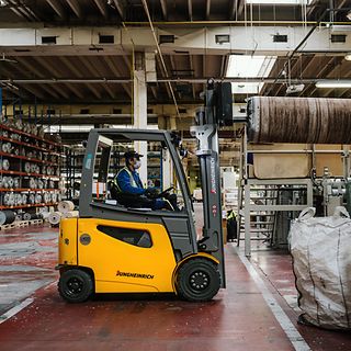 Li-Ion vozíky v Associated Weavers