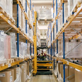 Vozíky v Associated Weavers