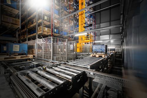 Jungheinrich magazijnkraan met conveyor